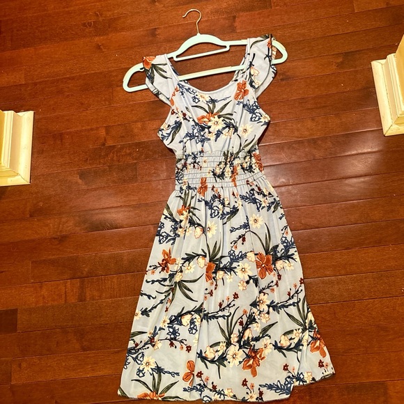 Dress - Picture 2 of 2